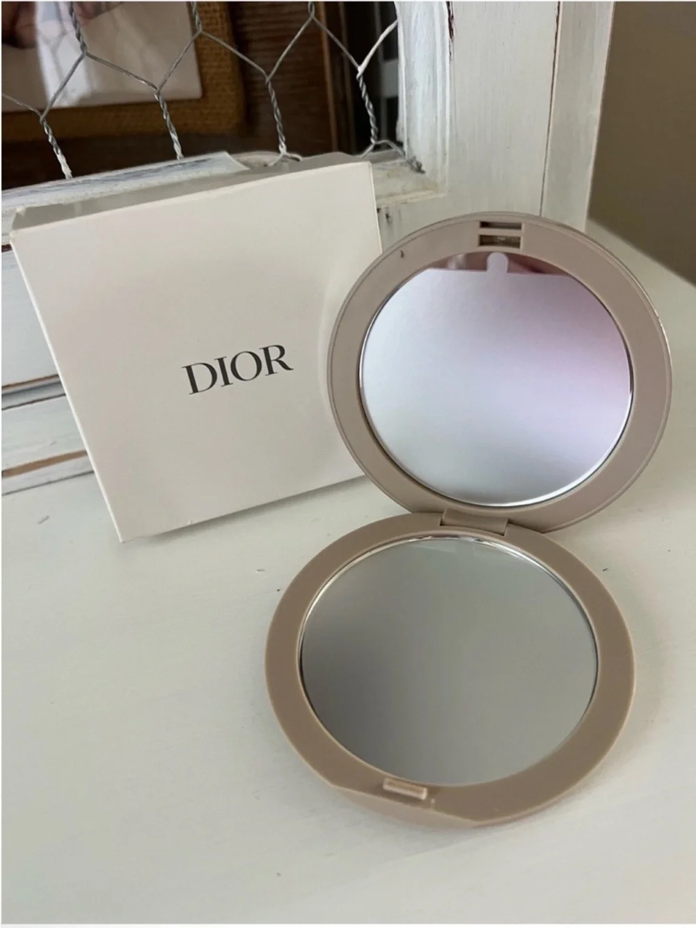 Dior round holder